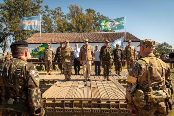 ejercicio “Arandú” —actividad desarrollada de forma combinada entre el Ejército Argentino y el Ejército de Brasil