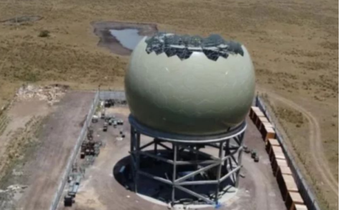 Los radares primarios tridimensionales militares de INVAP conocidos como “RPA” (Radar Primario Argentino) son equipos fijos que operan en banda L (entre 1 y 2 GigaHertz) con un alcance de 440 kilómetros aproximadamente.