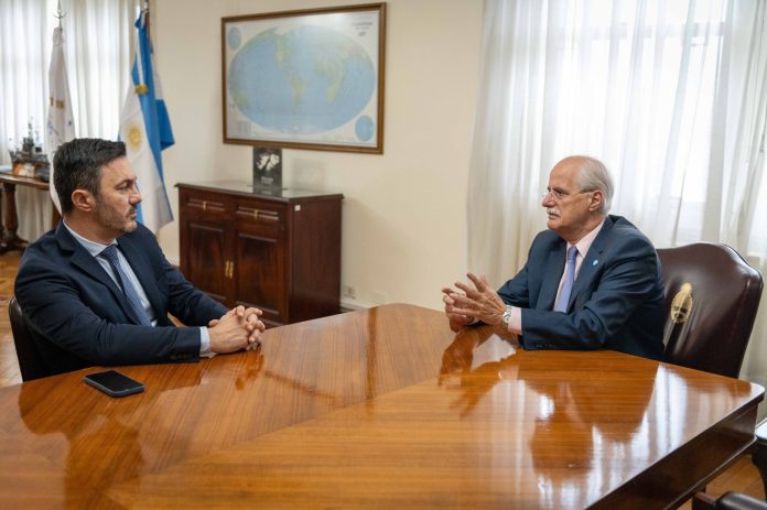Sobre el incumplimiento del plan de jerarquización salarial de las FFAA por parte de Gobierno de Milei