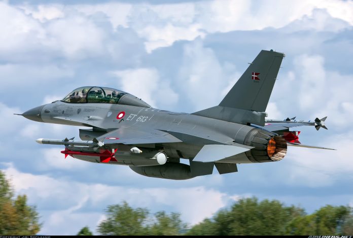 Avanza el acuerdo de compra por los aviones F-16 para la Fuerza Aérea Argentina.