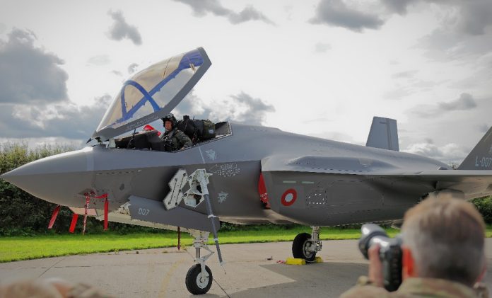Dinamarca se lleva a casa seis aviones de combate F-35 de una base en EE. UU.