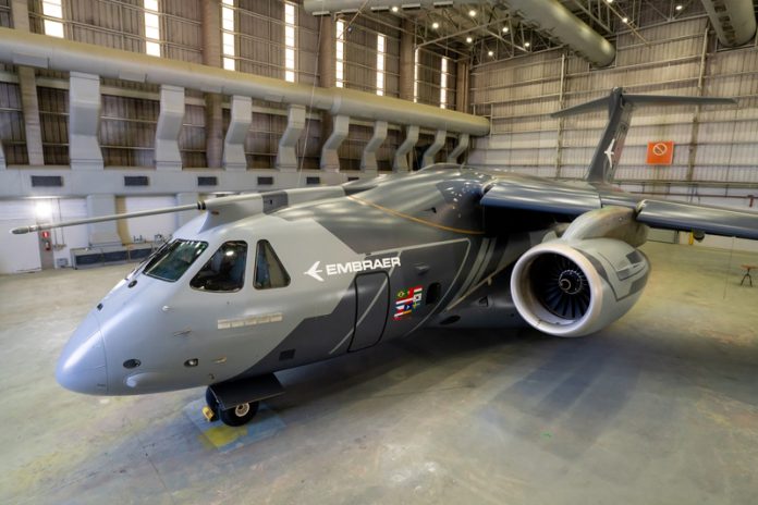 Embraer presenta el avión demostrador KC-390 Millennium con nueva identidad visual