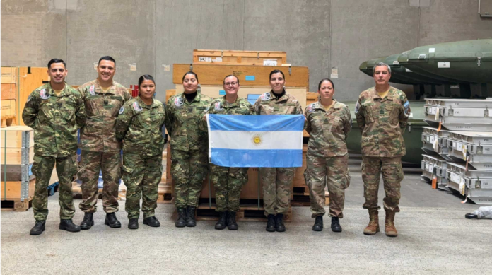 La delegación técnica de la Fuerza Aérea Argentina (FAA) completó con éxito la aceptación y verificación del primer paquete logístico del programa F-16